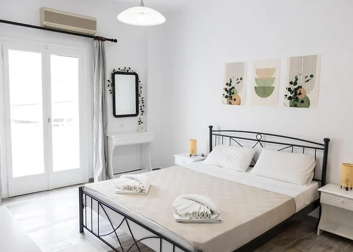 White Wave 2 Kamari (Santorini)